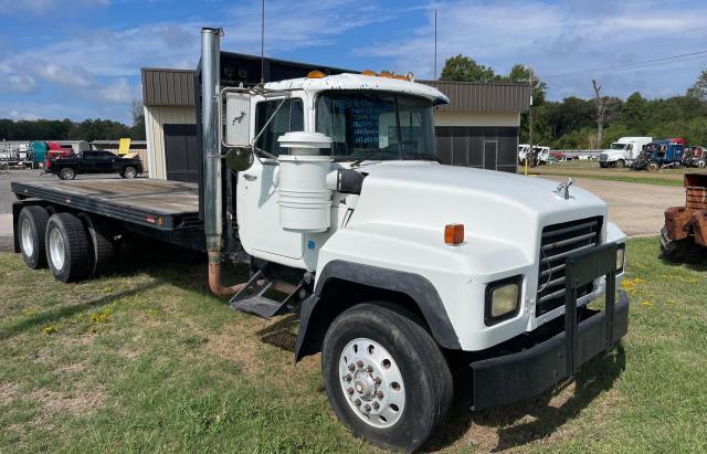 1M2P267C73M067361 - 2003 MACK 600 RD600 WHITE photo 1