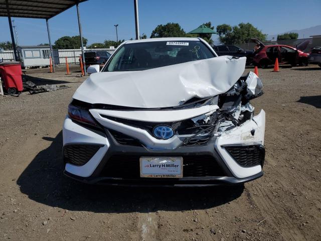 4T1G31AK6RU622017 - 2024 TOYOTA CAMRY SE NIGHT SHADE WHITE photo 5