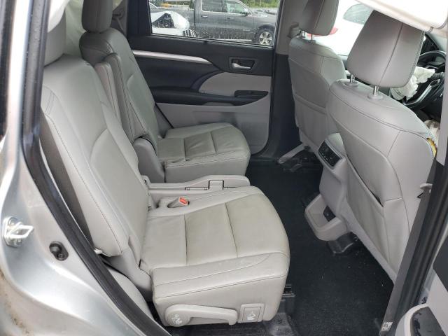 5TDKZRFH4KS561379 - 2019 TOYOTA HIGHLANDER SE Gümüş fotoğraf 11