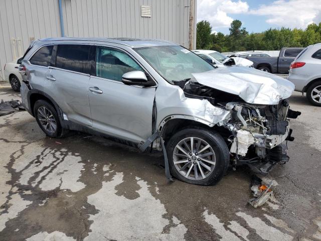 5TDKZRFH4KS561379 - 2019 TOYOTA HIGHLANDER SE Gümüş fotoğraf 4