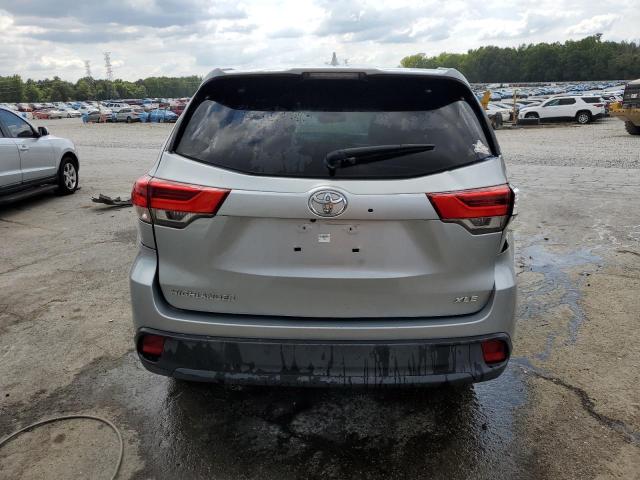5TDKZRFH4KS561379 - 2019 TOYOTA HIGHLANDER SE Gümüş fotoğraf 6