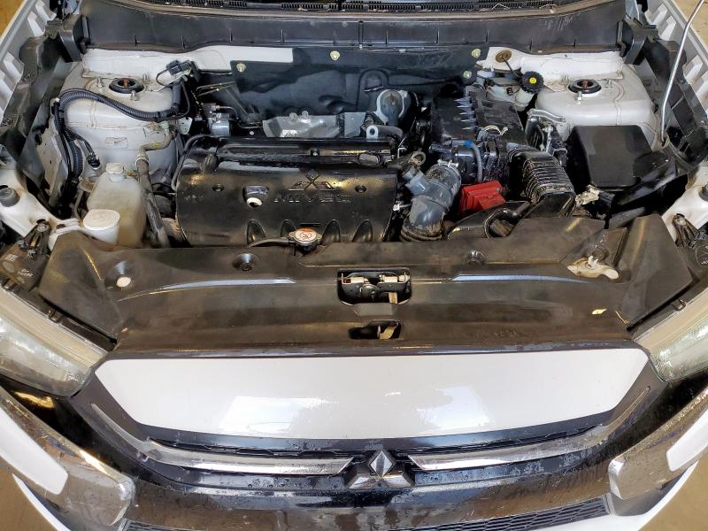 JA4AP3AU0JU019980 - 2018 MITSUBISHI OUTLANDER ES WHITE photo 12