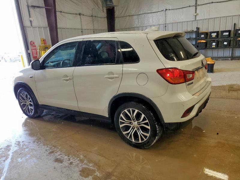 JA4AP3AU0JU019980 - 2018 MITSUBISHI OUTLANDER ES WHITE photo 2