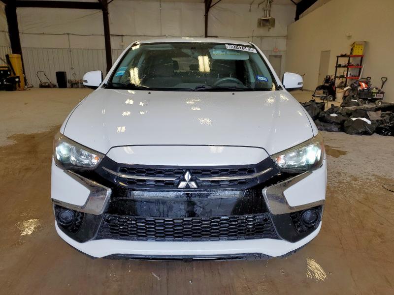 JA4AP3AU0JU019980 - 2018 MITSUBISHI OUTLANDER ES WHITE photo 5