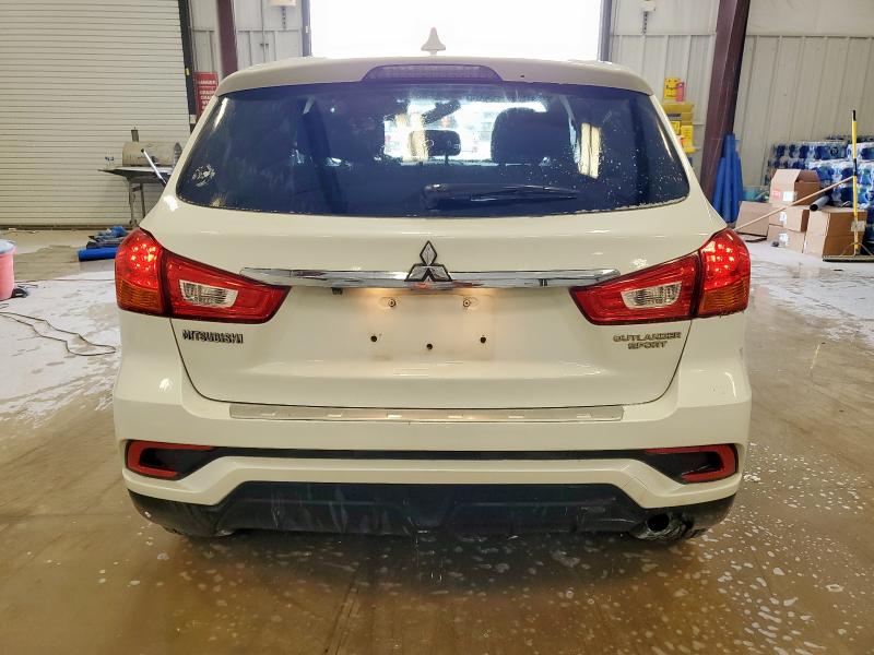 JA4AP3AU0JU019980 - 2018 MITSUBISHI OUTLANDER ES WHITE photo 6
