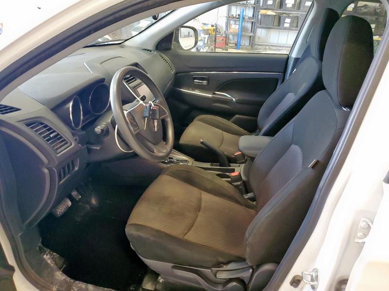 JA4AP3AU0JU019980 - 2018 MITSUBISHI OUTLANDER ES WHITE photo 7