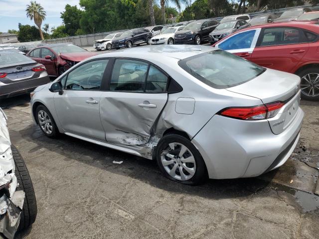 5YFEPMAE9NP285488 - 2022 TOYOTA COROLLA LE 银色 照片 2