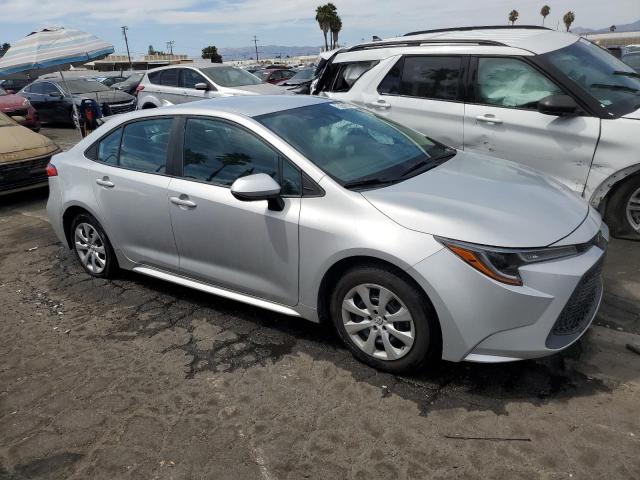 5YFEPMAE9NP285488 - 2022 TOYOTA COROLLA LE 银色 照片 4