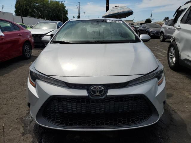 5YFEPMAE9NP285488 - 2022 TOYOTA COROLLA LE 银色 照片 5