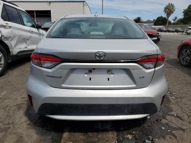 5YFEPMAE9NP285488 - 2022 TOYOTA COROLLA LE 银色 照片 6