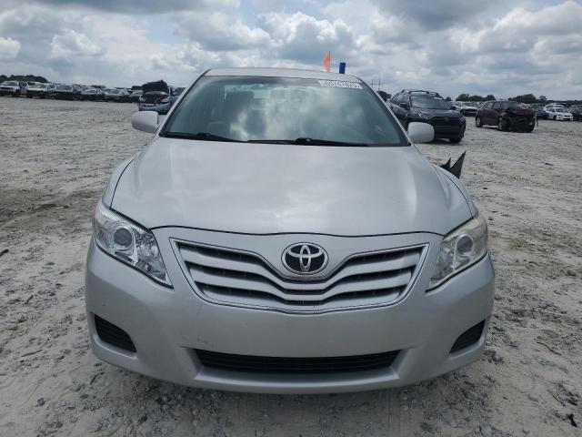 4T1BF3EK9AU072758 - 2010 TOYOTA CAMRY BASE SILVER photo 5
