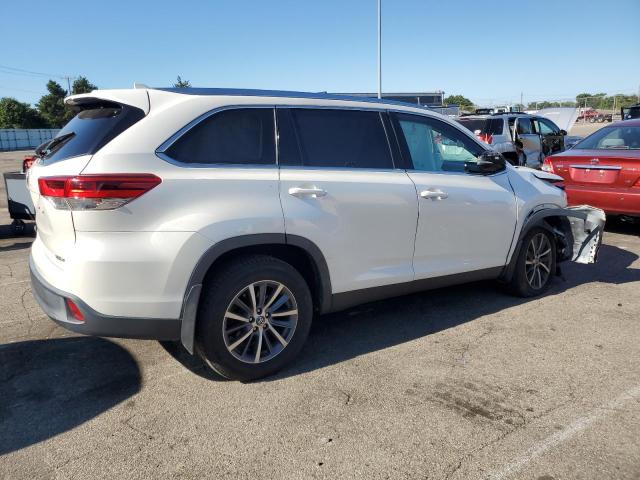 5TDJZRFHXKS588372 - 2019 TOYOTA HIGHLANDER SE 白色 照片 3
