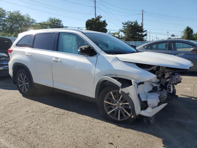 5TDJZRFHXKS588372 - 2019 TOYOTA HIGHLANDER SE 白色 照片 4