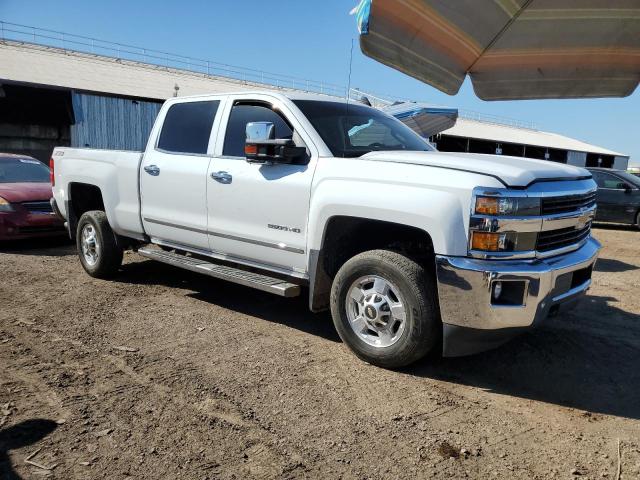 1GC1KWEG3GF302512 - 2016 CHEVROLET SILVERADO K2500 HEAVY DUTY LTZ WHITE photo 4