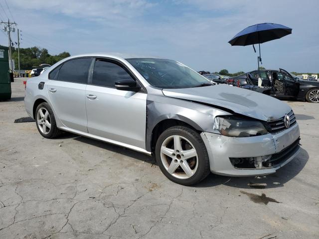 1VWAP7A37DC061753 - 2013 VOLKSWAGEN PASSAT S SILVER photo 4