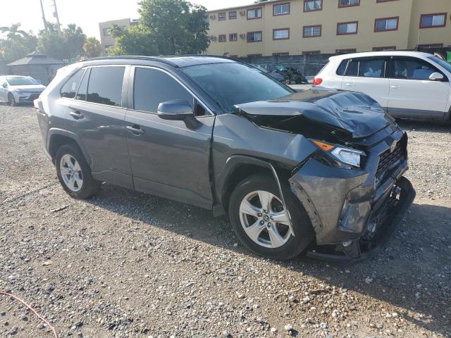 2T3W1RFV3LC073038 - 2020 TOYOTA RAV4 XLE GRAY photo 4