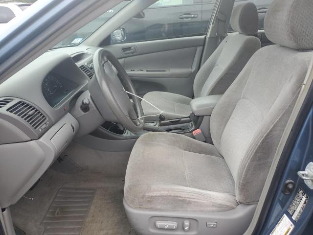 JTDBE32KX40263158 - 2004 TOYOTA CAMRY LE BLUE photo 7