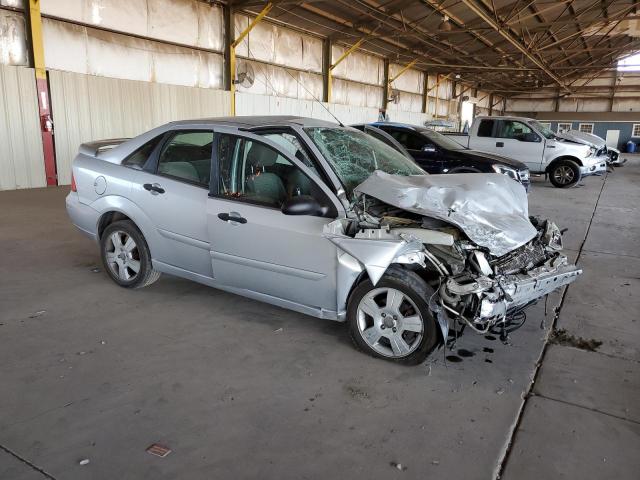 1FAHP34N36W177594 - 2006 FORD FOCUS ZX4 GRAY photo 4