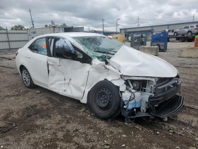 2T1BURHE2JC085643 - 2018 TOYOTA COROLLA L Weiß Foto 4