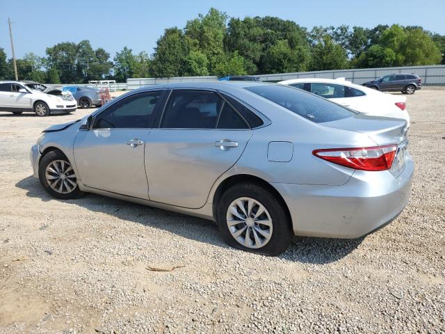 4T1BF1FK2FU480951 - 2015 TOYOTA CAMRY LE SILVER photo 2