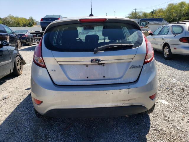 3FADP4EJ5JM112755 - 2018 FORD FIESTA SE SILVER photo 6