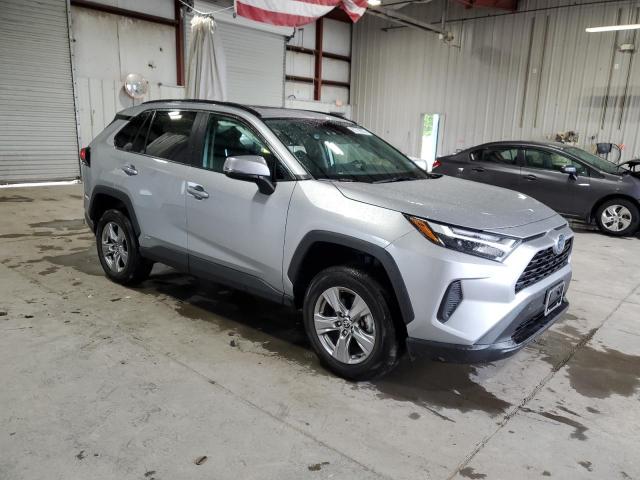 2T3RWRFV3RW210128 - 2024 TOYOTA RAV4 XLE SILVER photo 4