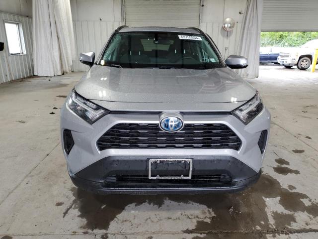 2T3RWRFV3RW210128 - 2024 TOYOTA RAV4 XLE SILVER photo 5