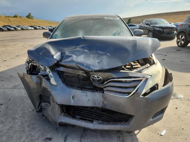 4T1BF3EK1AU086573 - 2010 TOYOTA CAMRY BASE 灰色 照片 5