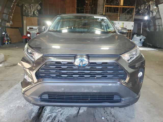 2T3RWRFVXMW121598 - 2021 TOYOTA RAV4 XLE CHARCOAL photo 5