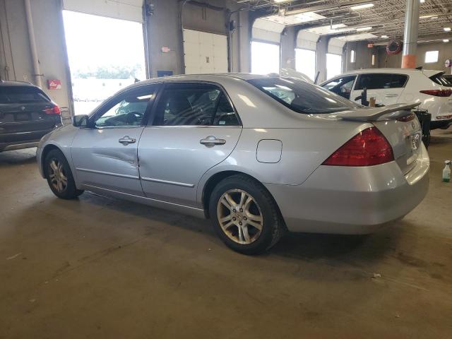 1HGCM567X7A076415 - 2007 HONDA ACCORD EX SILVER photo 2