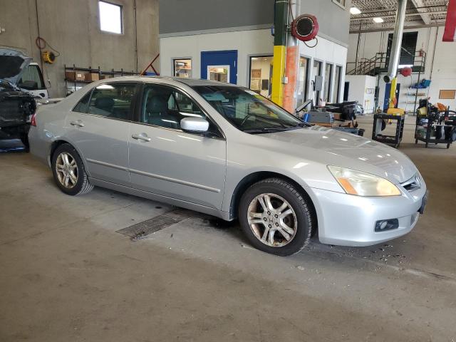 1HGCM567X7A076415 - 2007 HONDA ACCORD EX SILVER photo 4