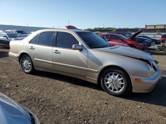 WDBJF65J01B267764 - 2001 MERCEDES-BENZ E 320 Bej foto 4