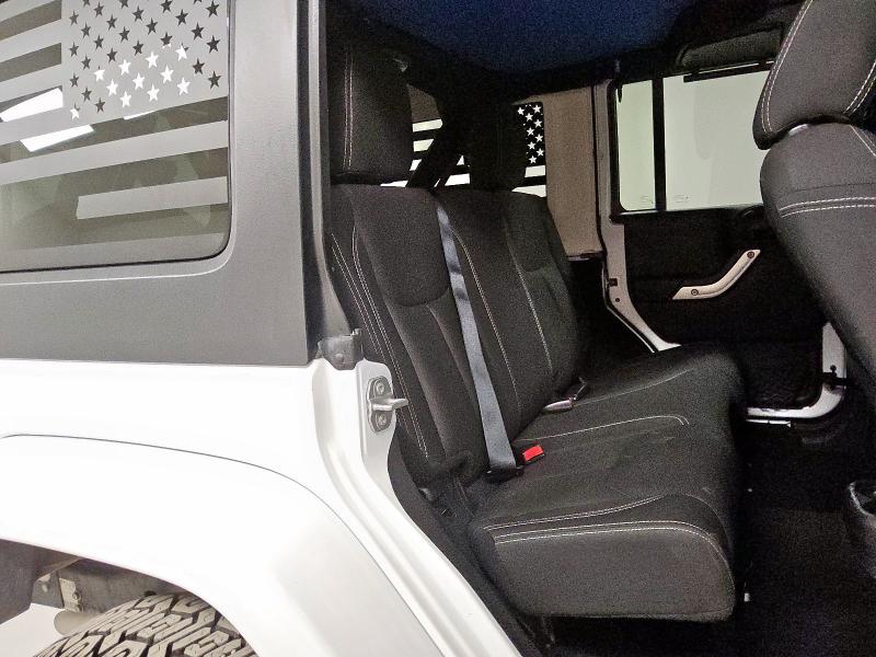 1C4BJWEG9GL333949 - 2016 JEEP WRANGLER U SAHARA WHITE photo 10