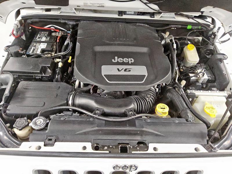 1C4BJWEG9GL333949 - 2016 JEEP WRANGLER U SAHARA WHITE photo 11