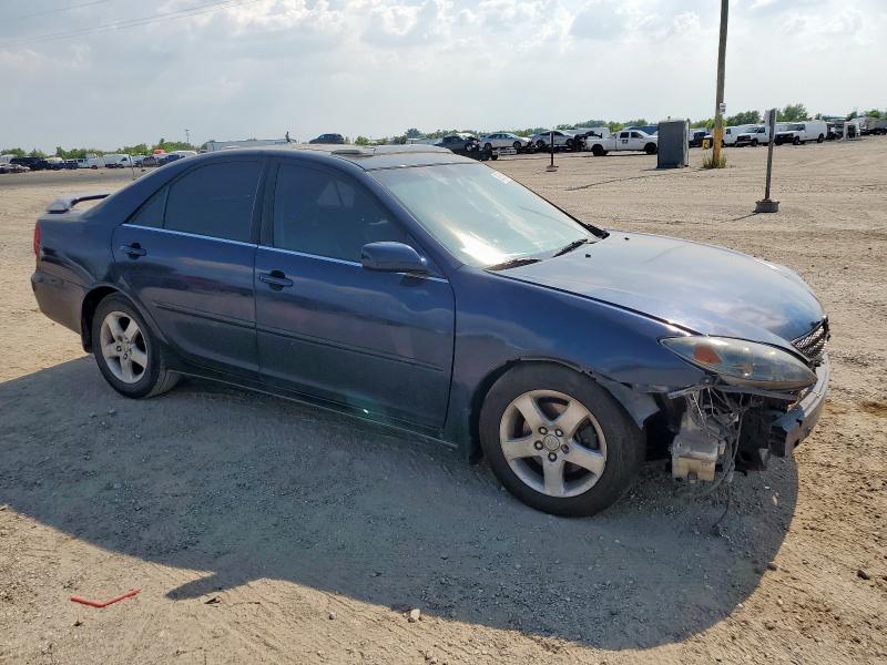 JTDBA32K740006406 - 2004 TOYOTA CAMRY SE BLUE photo 4