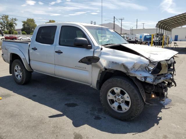 3TMJU4GN7BM118368 - 2011 TOYOTA TACOMA DOUBLE CAB PRERUNNER SILVER photo 4