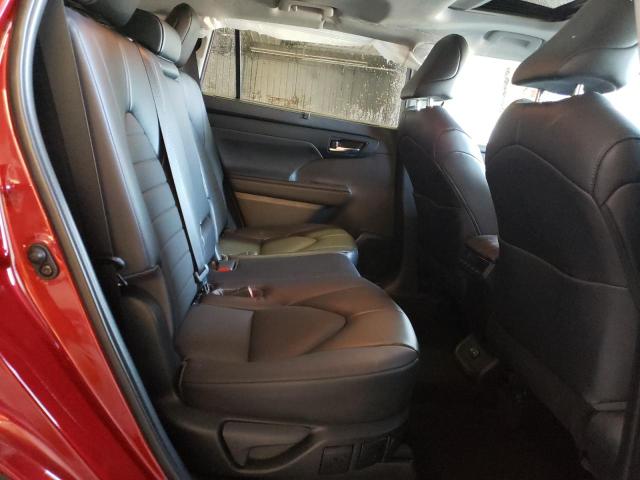 5TDHZRBHXNS589840 - 2022 TOYOTA HIGHLANDER XLE RED photo 11