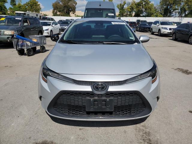 5YFEPMAE5MP268637 - 2021 TOYOTA COROLLA LE ვერცხლისფერი ფოტო 5