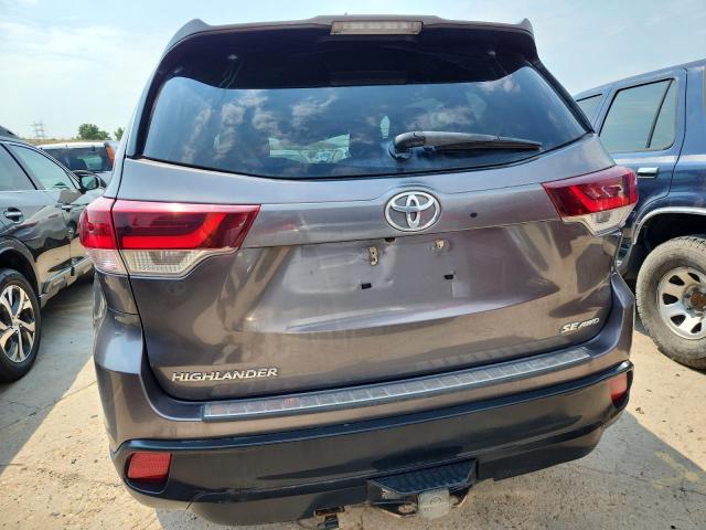 5TDJZRFH7KS612143 - 2019 TOYOTA HIGHLANDER SE GRAY photo 6