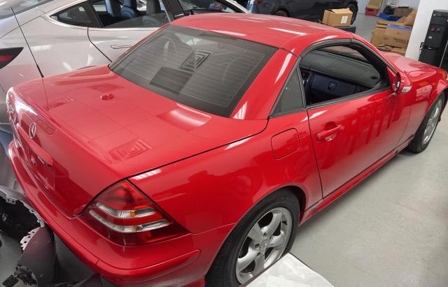 WDBKK65F01F181360 - 2001 MERCEDES-BENZ SLK 320 RED photo 4