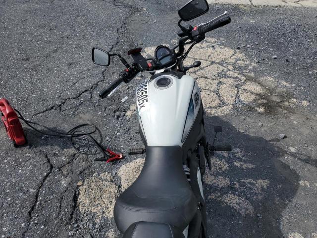 JKAENEC13NDA05019 - 2022 KAWASAKI EN650 C WHITE photo 6