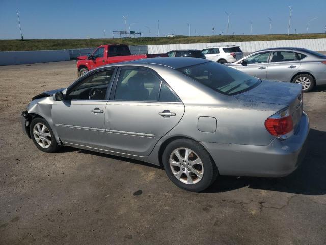 4T1BF30K15U591767 - 2005 TOYOTA CAMRY LE SILVER photo 2