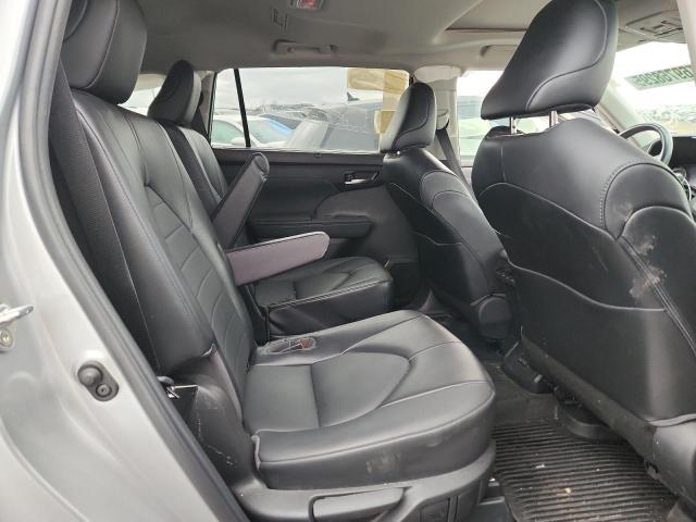 5TDHZRBH8NS572048 - 2022 TOYOTA HIGHLANDER XLE 银色 照片 11