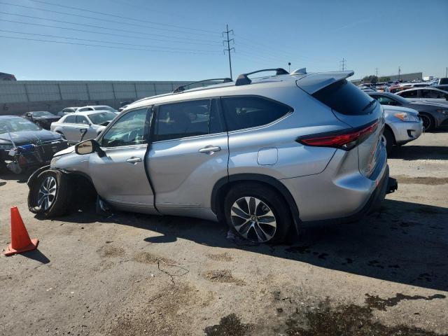 5TDHZRBH8NS572048 - 2022 TOYOTA HIGHLANDER XLE 银色 照片 2