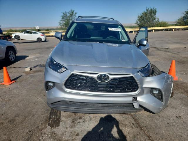 5TDHZRBH8NS572048 - 2022 TOYOTA HIGHLANDER XLE 银色 照片 5