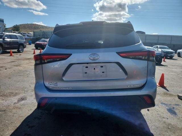 5TDHZRBH8NS572048 - 2022 TOYOTA HIGHLANDER XLE 银色 照片 6