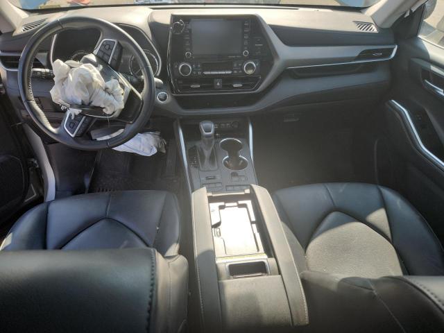 5TDHZRBH8NS572048 - 2022 TOYOTA HIGHLANDER XLE 银色 照片 8