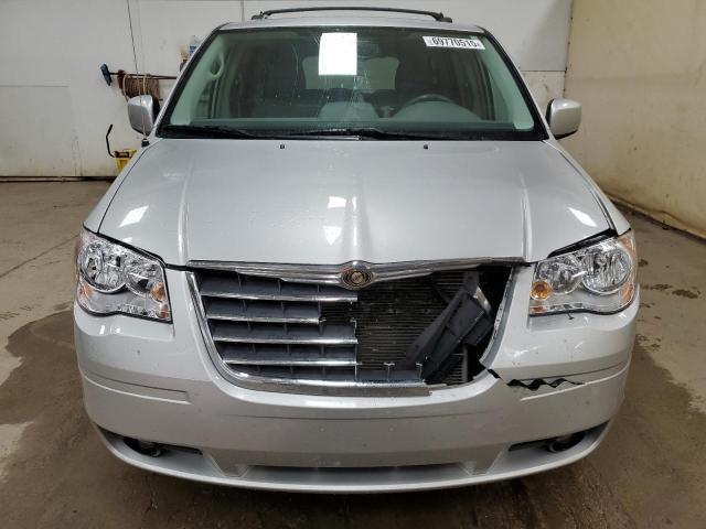 2A4RR5D17AR351180 - 2010 CHRYSLER TOWN & COU TOURING SILVER photo 5