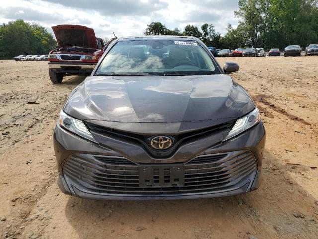 4T1B11HK2JU070297 - 2018 TOYOTA CAMRY L GRAY photo 5