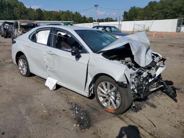 4T1C11AKXNU056362 - 2022 TOYOTA CAMRY LE WHITE photo 4